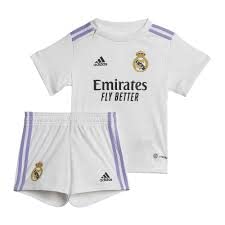 adidas Kit de fútbol infantil Real Madrid 22/23 Home Mini, Blanco, 9 Meses